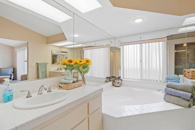 752 Vista Lago Drive N, Palm Desert, CA 92211