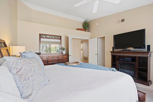 752 Vista Lago Drive N, Palm Desert, CA 92211