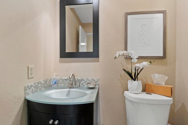 752 Vista Lago Drive N, Palm Desert, CA 92211