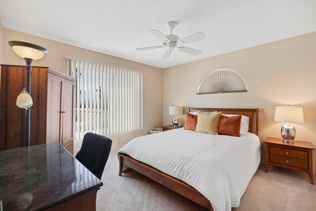 752 Vista Lago Drive N, Palm Desert, CA 92211