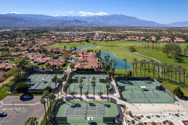 752 Vista Lago Drive N, Palm Desert, CA 92211