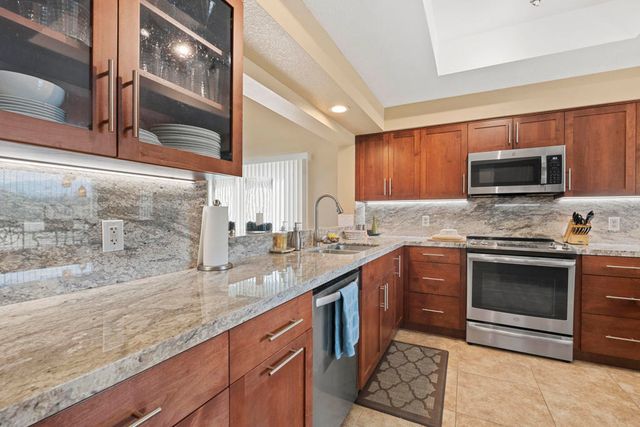 752 Vista Lago Drive N, Palm Desert, CA 92211