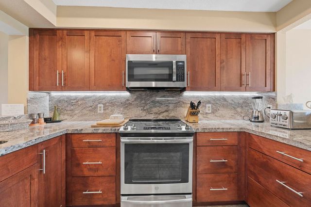 752 Vista Lago Drive N, Palm Desert, CA 92211