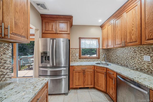 108 Keswick Drive, East Islip, NY 11730