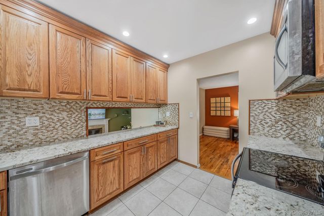 108 Keswick Drive, East Islip, NY 11730