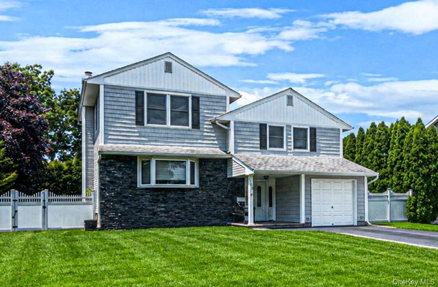 108 Keswick Drive, East Islip, NY 11730