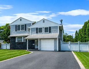 108 Keswick Drive, East Islip, NY 11730