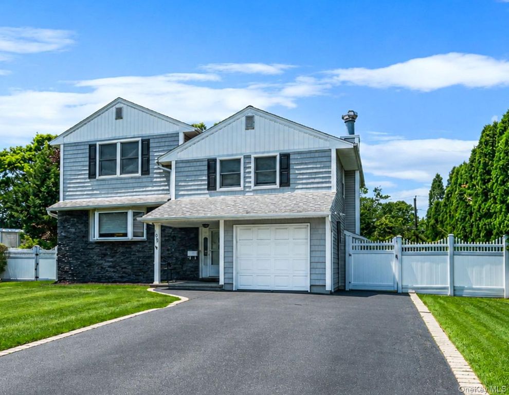 108 Keswick Drive, East Islip, NY 11730