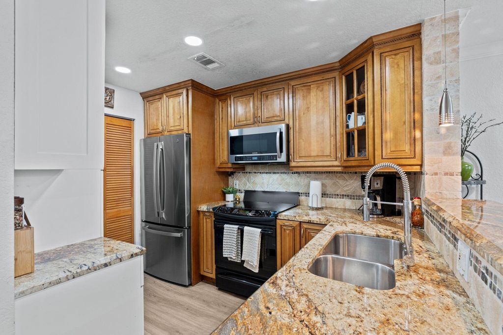 1909 NW 94th Avenue 102a, Coral Springs, FL 33071