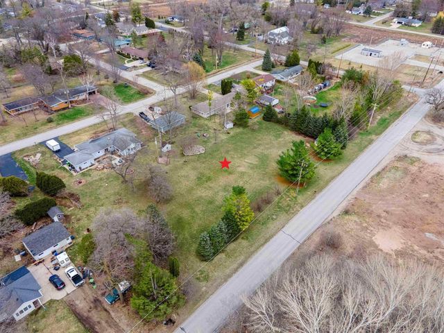 2525 BREEZEWOOD LANE, Neenah, WI 54956