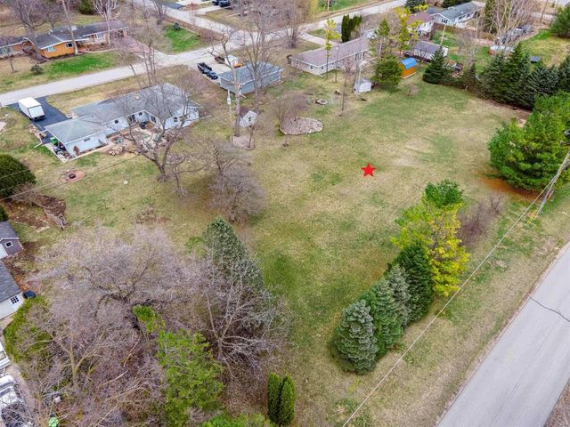 2525 BREEZEWOOD LANE, Neenah, WI 54956