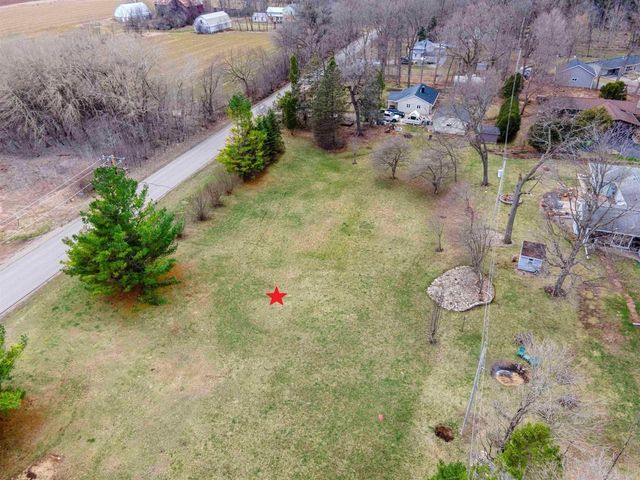 2525 BREEZEWOOD LANE, Neenah, WI 54956
