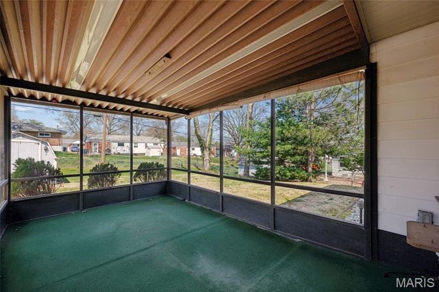 9835 Ridgely Lane, St Louis, MO 63123