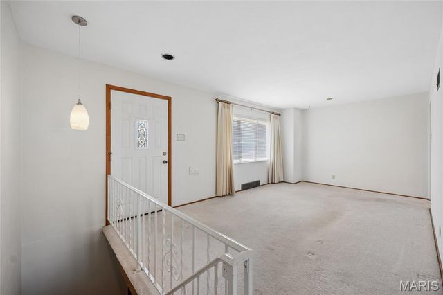 9835 Ridgely Lane, St Louis, MO 63123