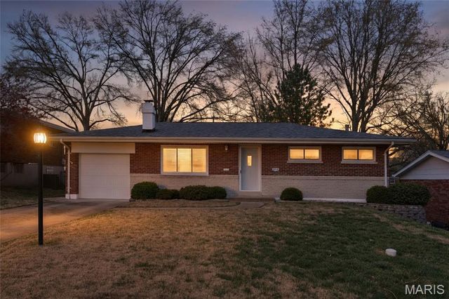 9835 Ridgely Lane, St Louis, MO 63123