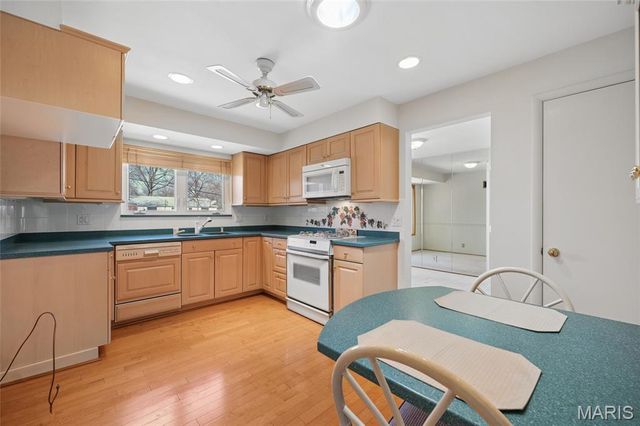 9835 Ridgely Lane, St Louis, MO 63123