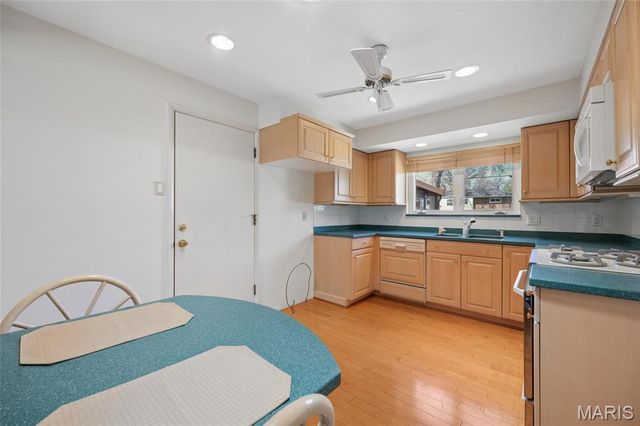 9835 Ridgely Lane, St Louis, MO 63123