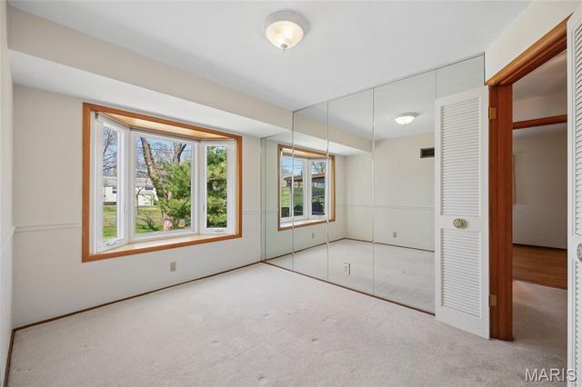 9835 Ridgely Lane, St Louis, MO 63123