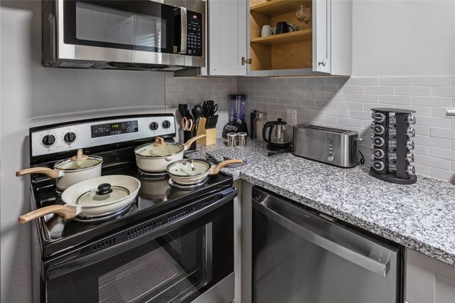 2824 Blodgett Street, Houston, TX 77004