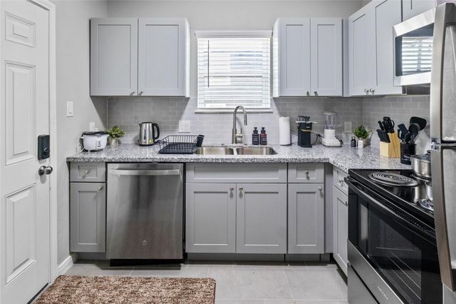 2824 Blodgett Street, Houston, TX 77004