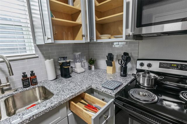 2824 Blodgett Street, Houston, TX 77004