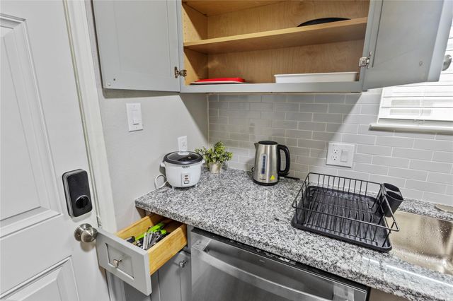 2824 Blodgett Street, Houston, TX 77004