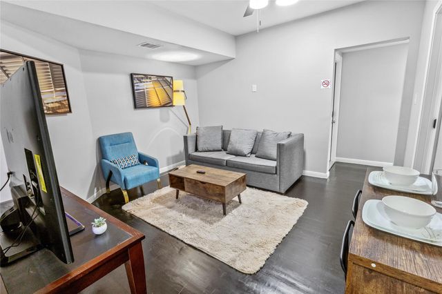 2824 Blodgett Street, Houston, TX 77004