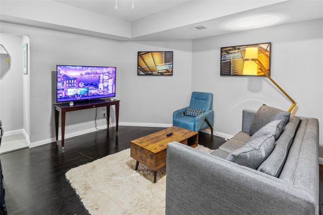 2824 Blodgett Street, Houston, TX 77004