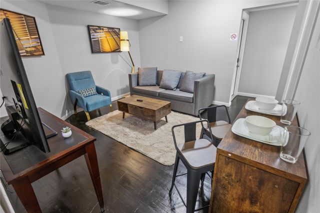 2824 Blodgett Street, Houston, TX 77004