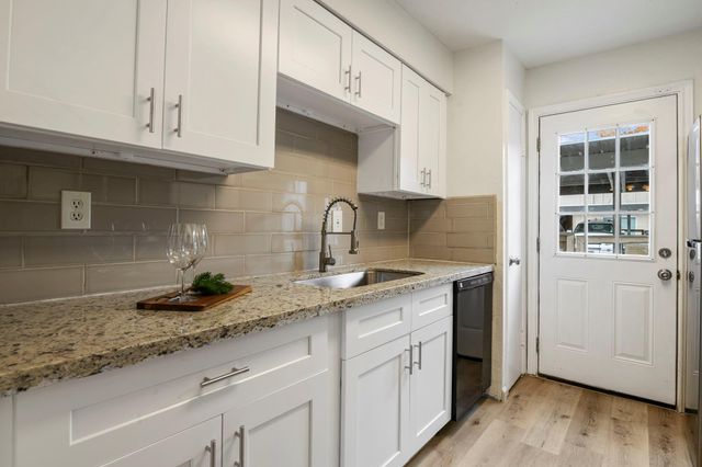 1701 Upland Drive 114, Houston, TX 77043