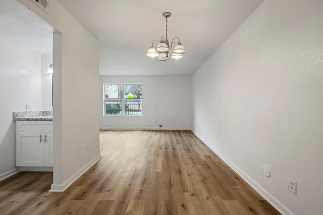 1701 Upland Drive 114, Houston, TX 77043