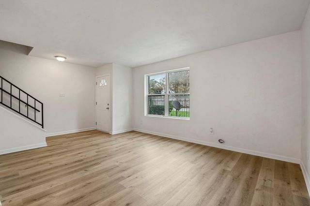 1701 Upland Drive 114, Houston, TX 77043