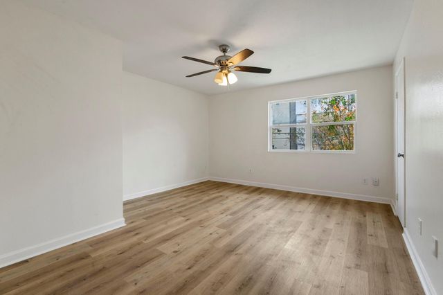 1701 Upland Drive 114, Houston, TX 77043