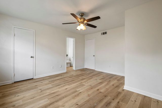 1701 Upland Drive 114, Houston, TX 77043