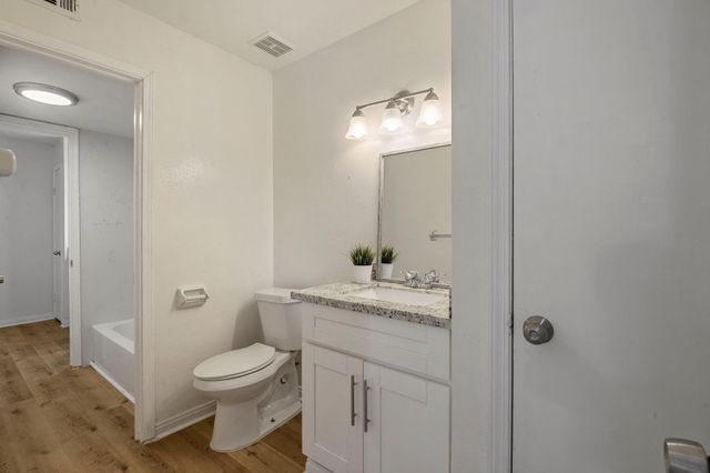 1701 Upland Drive 114, Houston, TX 77043