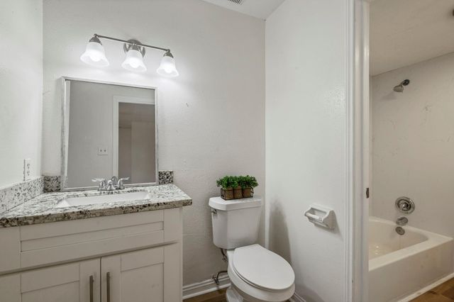 1701 Upland Drive 114, Houston, TX 77043