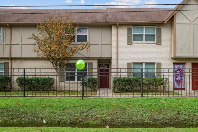 1701 Upland Drive 114, Houston, TX 77043