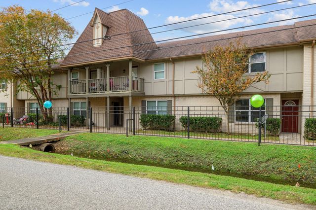 1701 Upland Drive 114, Houston, TX 77043