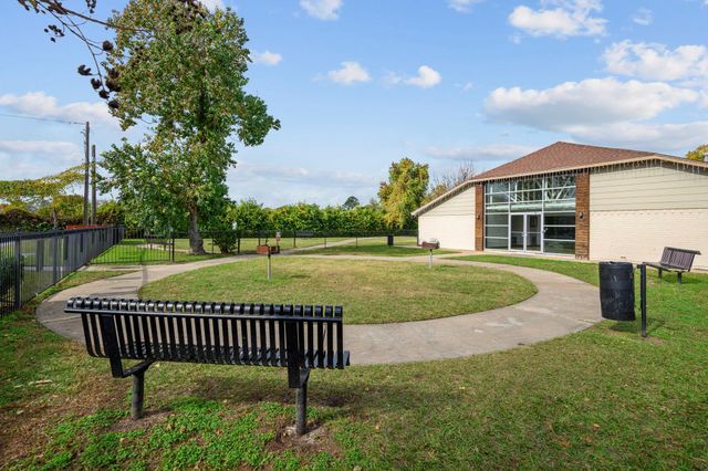 1701 Upland Drive 114, Houston, TX 77043