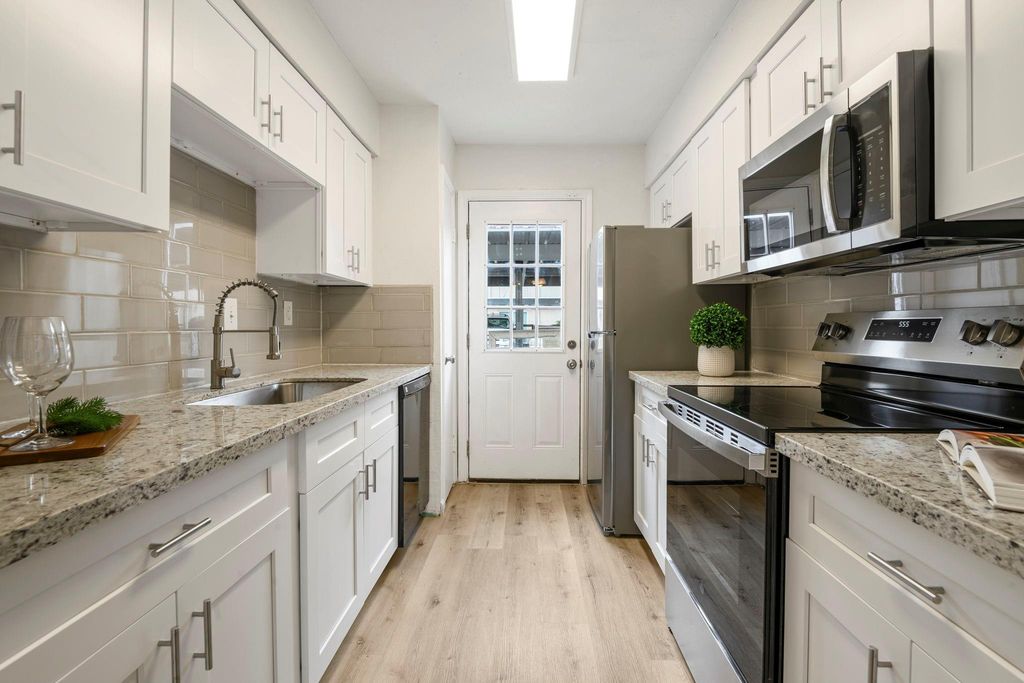 1701 Upland Drive 114, Houston, TX 77043