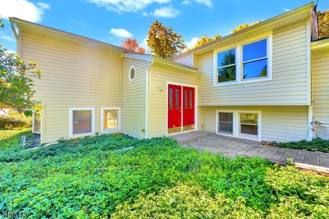 11 Mountain View Ter, Byram Twp., NJ 07871