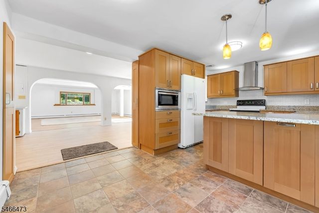 11 Mountain View Ter, Byram Twp., NJ 07871