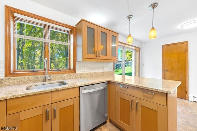 11 Mountain View Ter, Byram Twp., NJ 07871