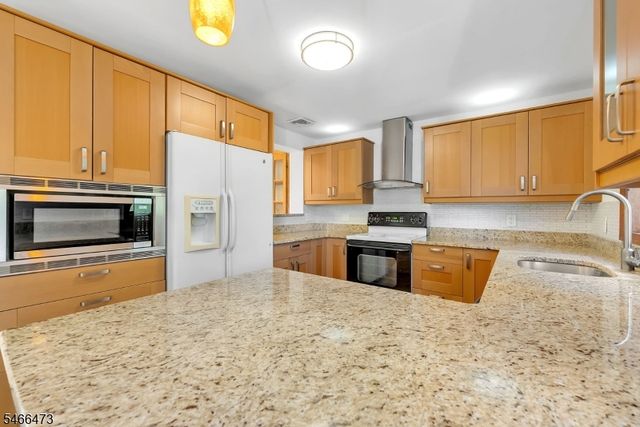 11 Mountain View Ter, Byram Twp., NJ 07871