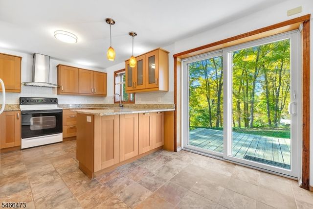 11 Mountain View Ter, Byram Twp., NJ 07871