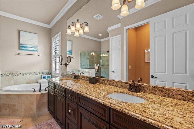 9352 Vercelli CT, Naples, FL 34113