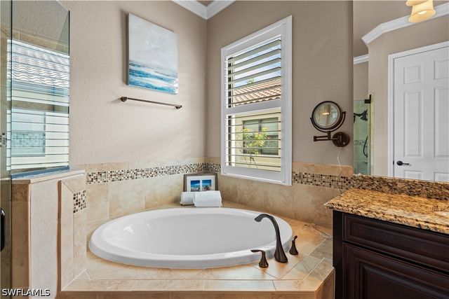 9352 Vercelli CT, Naples, FL 34113
