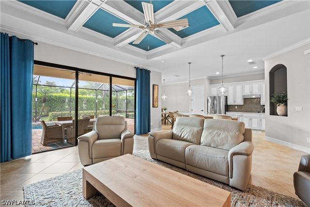 9352 Vercelli CT, Naples, FL 34113