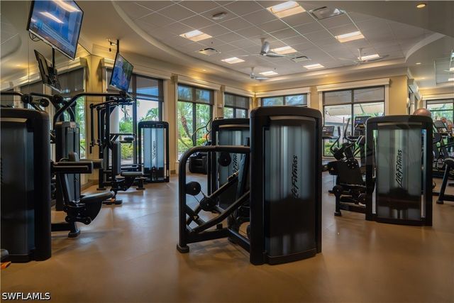9352 Vercelli CT, Naples, FL 34113