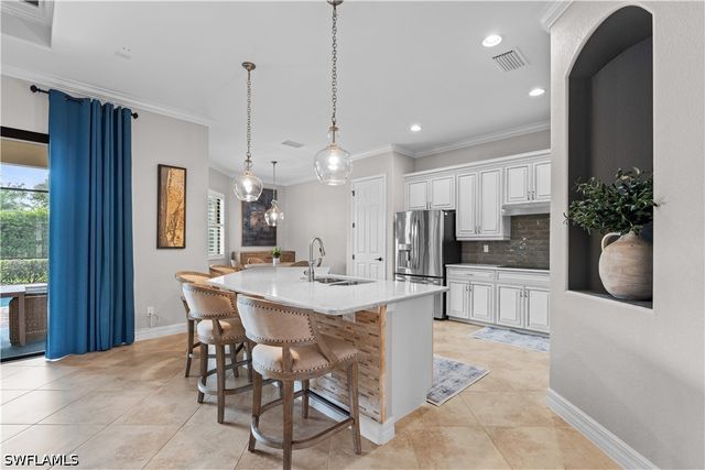 9352 Vercelli CT, Naples, FL 34113